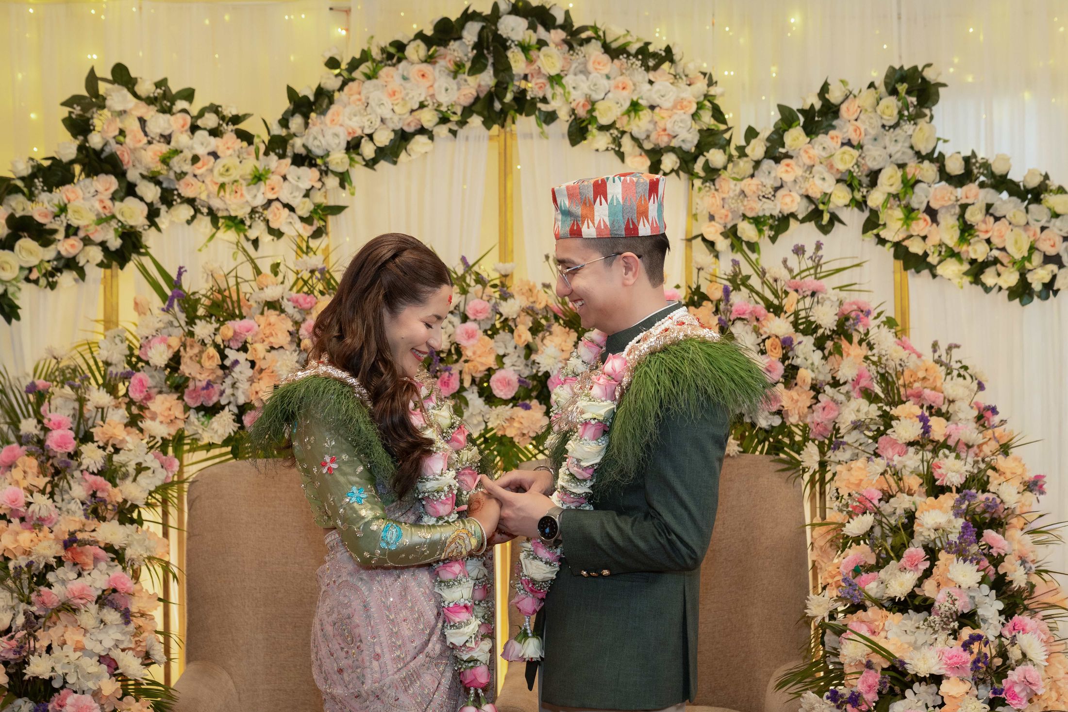 Another moment from the ring and garland exchange ceremony between Shreya and Samagya under the floral arch